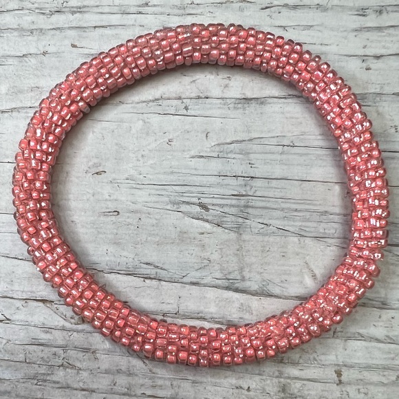 😍 Beautiful set of 3 roll on bracelets from Aid Through Trade. Beaded, perfect - Picture 4 of 6